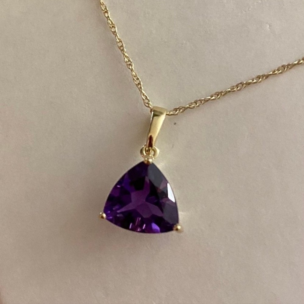 10kt Yellow Gold amesthyst pendant necklace,  this is 18 inches, spring clasp